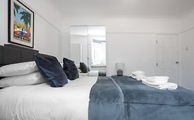 Modern 2 Bed Apartment In Prime Camden Sleeps 6